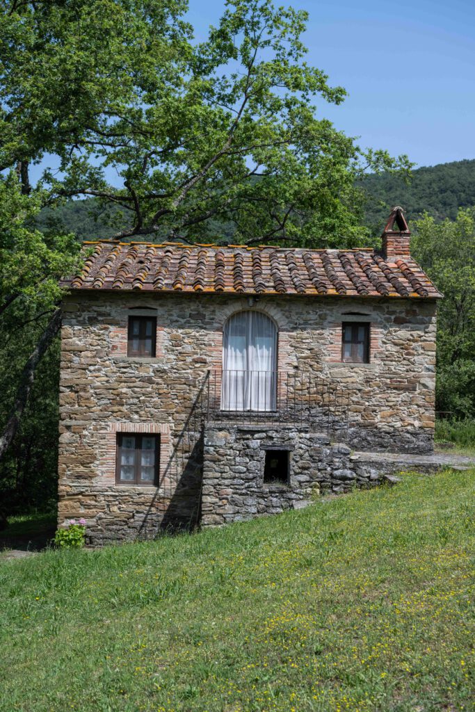Blick auf ein altes Steinhaus Demeterhof Fattoria La vialla in der Toskana in Italien